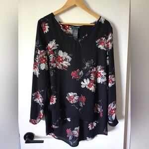 Chelsea & Theodore Floral Faux Wrap Top Size Large EUC